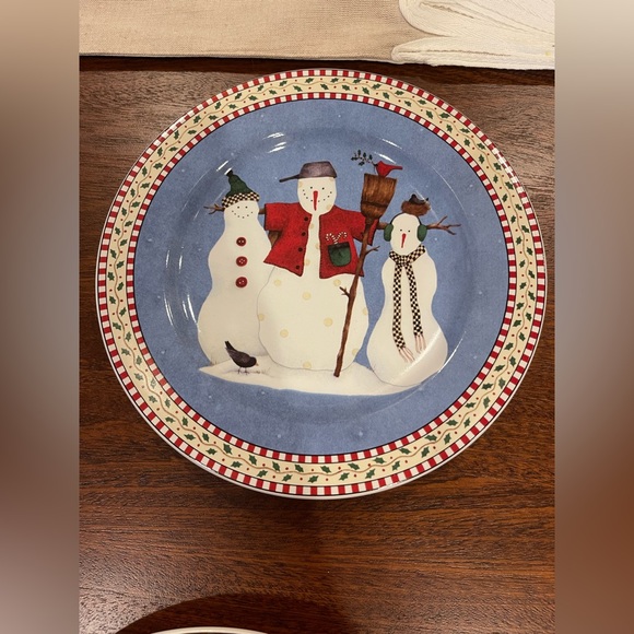 Debbie Mumm Snowman Luncheon Plates, set of 4 - Picture 3 of 6